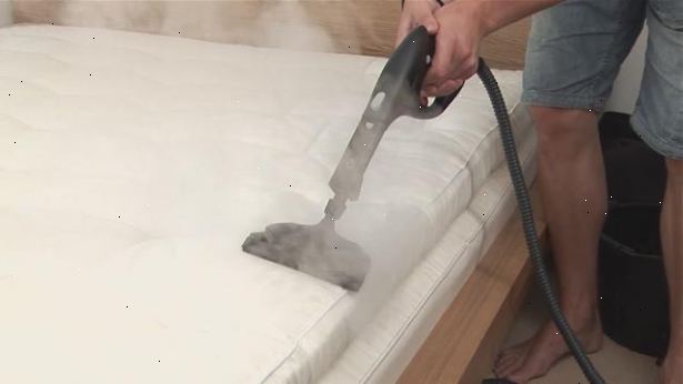 Hvordan at rengøre en madras. Prøv at bruge en polstring renere.