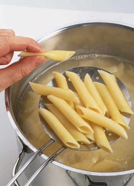 Sådan koger pasta. Vælg hvilken pasta du ønsker at lave mad.