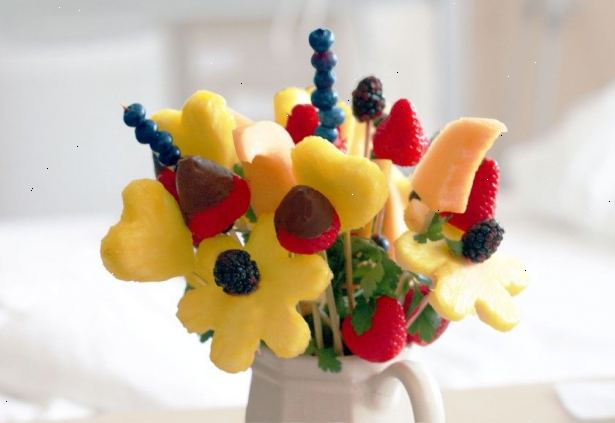 Hvordan man laver en frugt bouquet. Vælg frugter efter farve og tekstur.