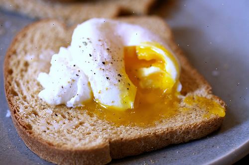 Sådan kapre et æg. Få alt klar, før du begynder at lave mad pocherede æg.