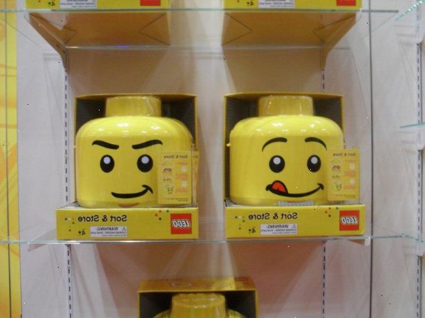 Sådan sortere og opbevare LEGO legetøj. Sortere dem efter størrelse.