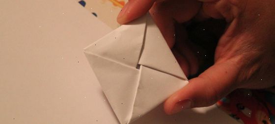 Sådan at folde papir i en hemmelig note firkantet. Brug et brev størrelse stykke papir.