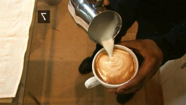 Hvordan man laver en mokka kaffe drikker. Brew så meget kaffe som du ønsker.
