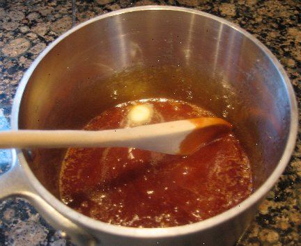Hvordan laver karamel sauce. Saml dine ingredienser.