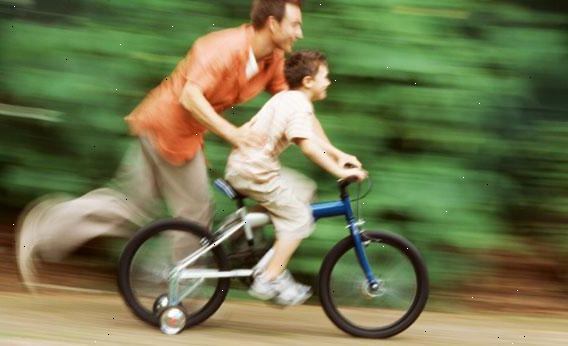 Sådan lære et barn at cykle. Opmuntre dit barn til at ride hans eller hendes cykel.