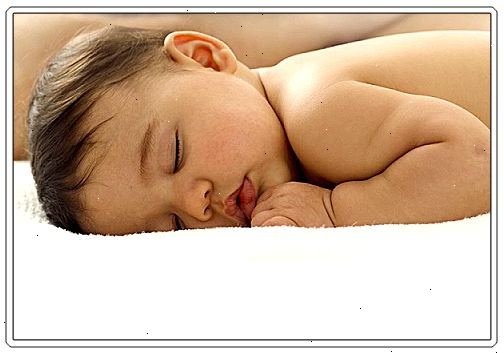 Hvordan man kan sætte en baby til at sove. Giv barnet tid til at spille og geare ned, før han eller hun går på vågeblus.