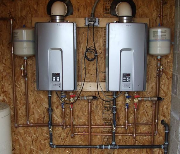 Sådan installeres en tankless vandvarmer. Det anbefales stærkt, at du bruger specielle union stik sæt til vandforsyningen, der beskæftiger bypass kapacitet.